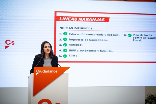 La presidenta de Ciudadanos, Inés Arrimadas, en rueda de prensa en la sede del partido.