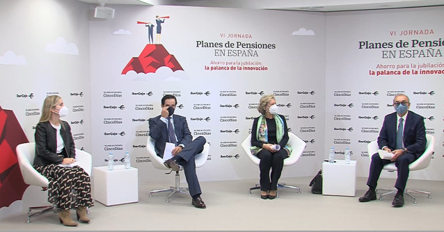 De izq a dcha: Francisca Gómez – Jover. Subdirectora general de Organización, Estudios y Previsión en la DGSFP; Ángel Martínez Aldama, presidente de Inverco; Pilar González de Frutos, presidenta de Unespa; Rodrigo Galán, director de grupo Ibercaja.