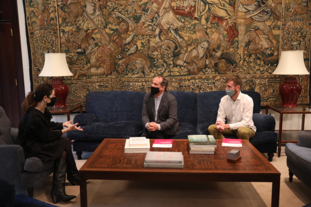 El informer ha sido entregado a la presidenta de la Cámara vasca