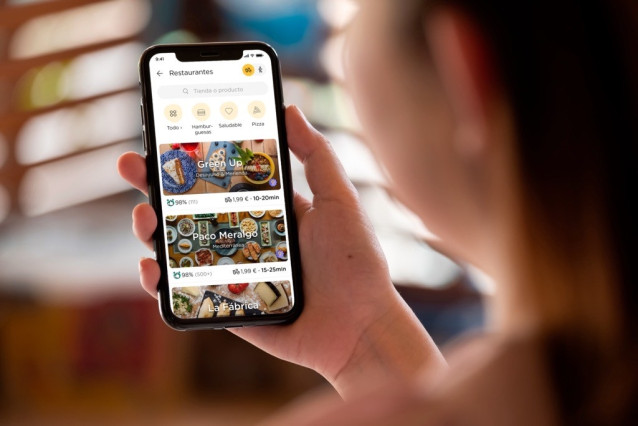 Glovo ofrecerá comidas y cenas de empresas virtuales esta Navidad en más de 250 ciudades de España.