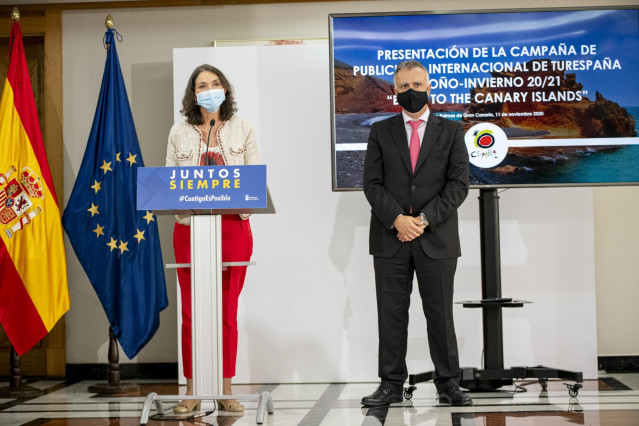 La ministra de Industria, Comercio y Turismo, Reyes Maroto, ofrece una rueda de prensa con el presidente de Canarias, Ángel Víctor Torres