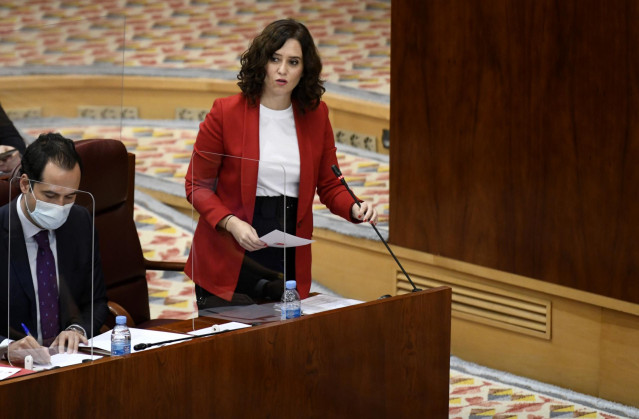 La presidenta de la Comunidad de Madrid, Isabel Díaz Ayuso, interviene durante una sesión de control al Gobierno en la Asamblea de Madrid (España), a 12 de noviembre de 2020. El Gobierno regional informará este jueves en el Pleno de la Asamblea de Madrid