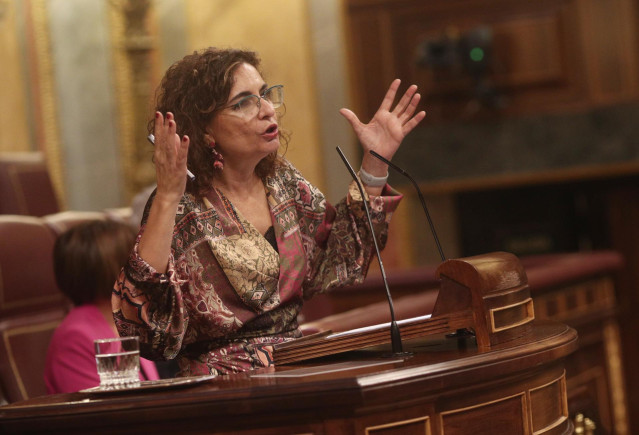 La ministra portavoz y de Hacienda, María Jesús Montero, interviene en el Congreso de los Diputados durante la segunda jornada del debate de los Presupuestos Generales para 2021