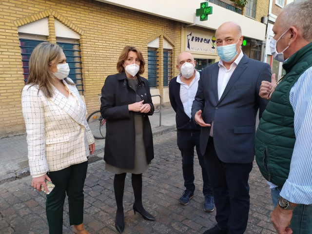 Susana Díaz con responsables de Comercio Andalucía y dirigentes de su partido en Córdoba.