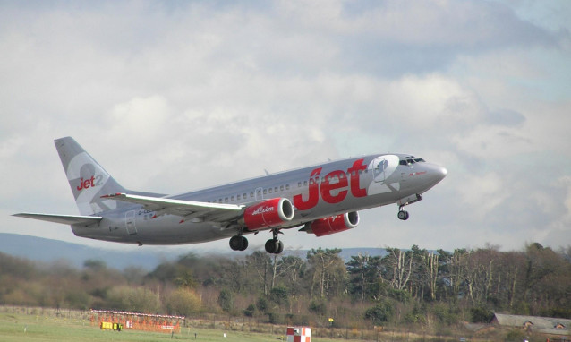 Avión De La Aerolínea Jet2.Com