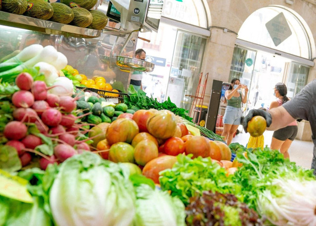 Fruta y verdura en un mercado.