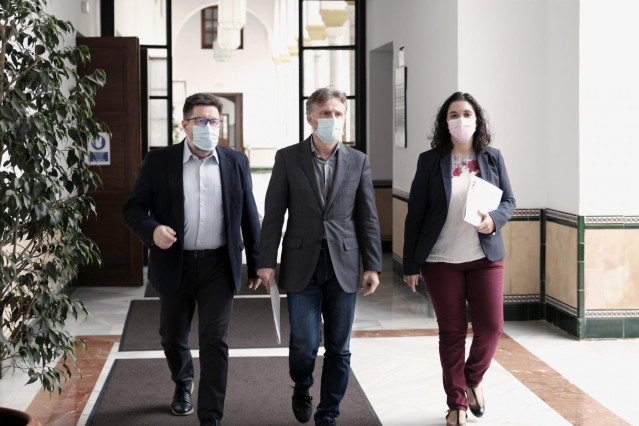 Los parlamentarios socialistas andaluces Rodrigo Sánchez Haro, José Fiscal y Noelia Ruiz.