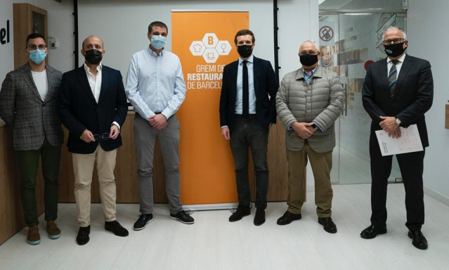 El presidente del PP, Pablo Casado, se reúne con representantes del Gremio de la Restauración de Barcelona. Le acompañan por parte del PP Alejandro Fernández, Óscar Ramírez y Josep Bou. En Barcelona, a 13 de noviembre de 2020.