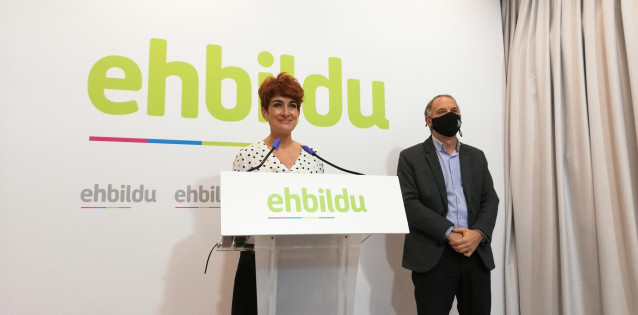 Bakartxo Ruiz y Adolfo Araiz, parlamentarios de EH Bildu