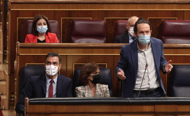 El vicepresidente segundo del Gobierno, Pablo Iglesias, interviene durante una sesión de control al Gobierno en el Congreso