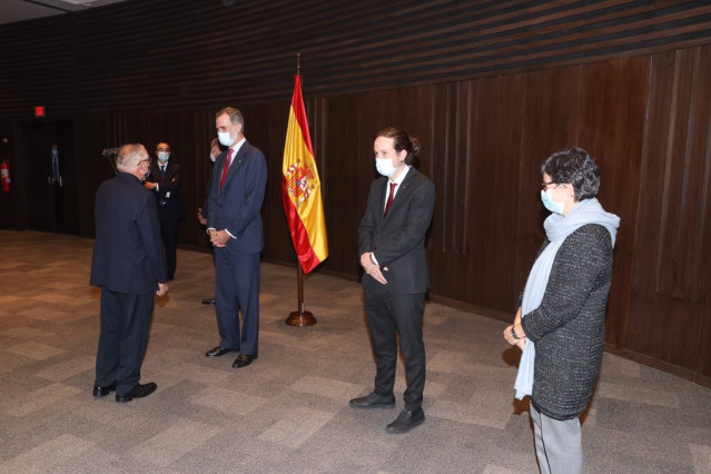 El Rey Felipe VI, el vicepresidente segundo del Gobierno, Pablo Iglesias, y la ministra de Asuntos Exteriores, UE y Cooperación, Arancha González Laya, en su visita a Bolivia para asistir a la toma de posesión de su nuevo presidente, Luis Arce