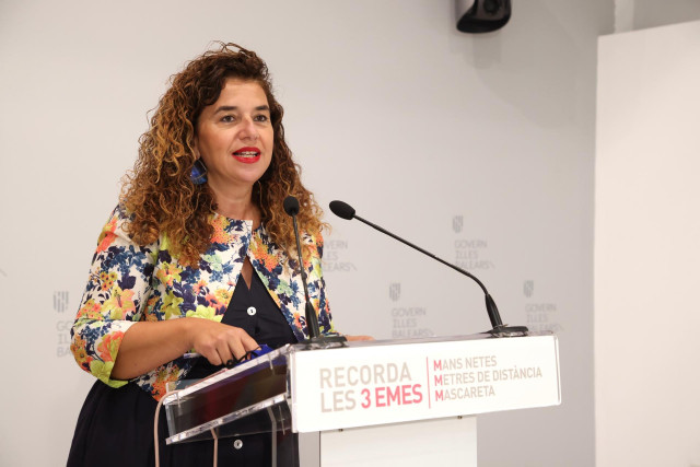 La portavoz del Ejecutivo autonómico, Pilar Costa, durante la rueda de prensa del Consell de Govern.