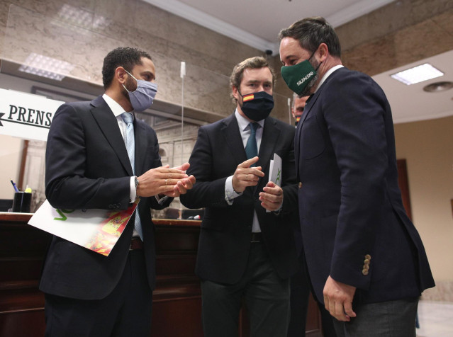 El diputado de Vox, Ignacio Garriga, el portavoz de Vox en el Congreso de los Diputados, Iván Espinosa de los Monteros, el diputado y secretario general de Vox, Javier Ortega Smith y el presidente de VOX, Santiago Abascal