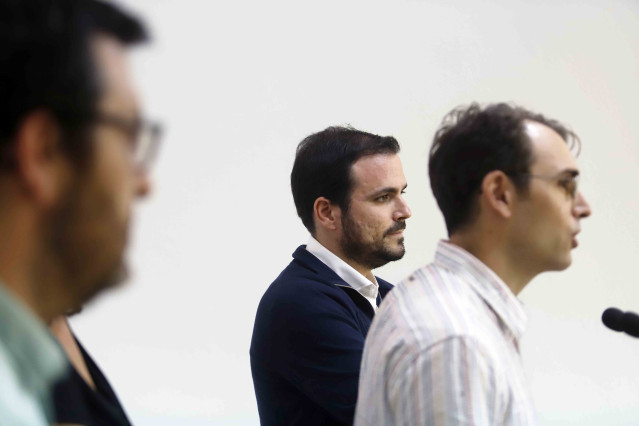 Imagen de recurso del coordinador general de Izquierda Unida, Alberto Garzón; junto al coordinador general de IU Andalucía, Toni Valero.