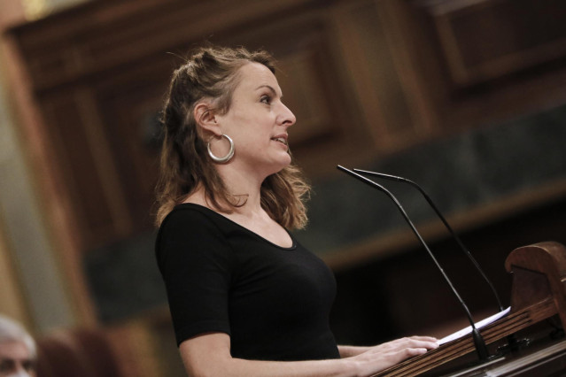La diputada de la CUP, Mireia Vehí, durante su intervención en una sesión plenaria en el Congreso de los Diputados.