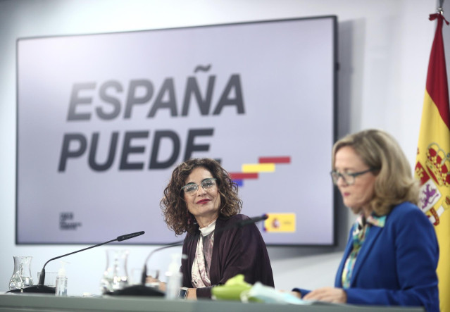 Pie de Foto (I-D) La ministra Portavoz y de Hacienda, María Jesús Montero, y la vicepresidenta y ministra de Asuntos Económicos y Digitalización, Nadia Calviño.