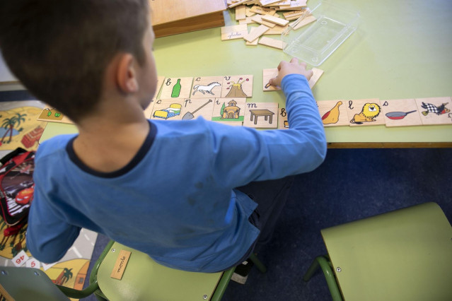 Escolar en un centro educativo