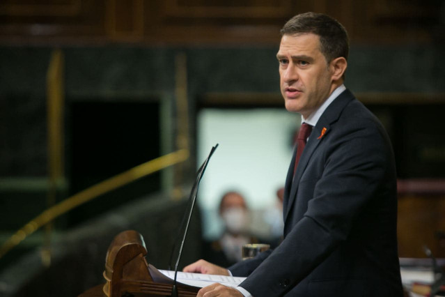 El diputado Miguel Ángel Castellón, del Grupo Parlamentario Popular, defiende la creación de una Autoridad Independiente para la Recuperación Económica.