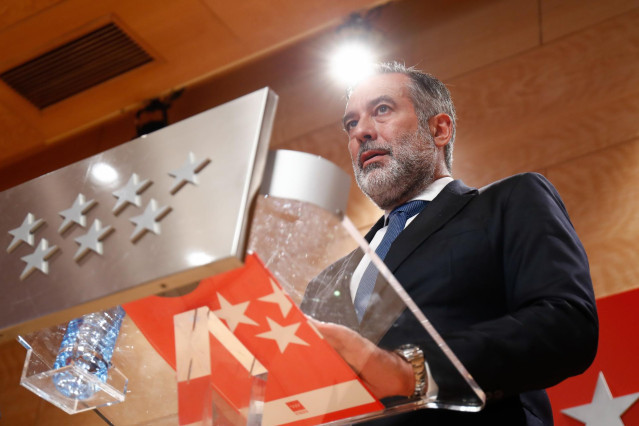 El consejero de Justicia, Interior y Víctimas, Enrique López, interviene en rueda de prensa en la Casa Real de Correos, en Madrid, (España), a 14 de octubre de 2020. Informarán de los acuerdos a los que han llegado tras una reunión con miembros del Consej