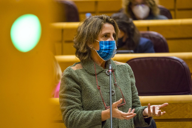 La vicepresidenta cuarta y ministra para la Transición Ecológica, Teresa Ribera, interviene durante una sesión de control al Gobierno en el Senado, en Madrid (España), a 3 de noviembre de 2020. Durante el pleno de hoy, el Ejecutivo ha respondido a cuestio