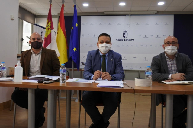 El consejero de Agricultura, Agua y Medio Ambiente, Francisco Martínez Arroyo, en la reunión de la mesa del agua.