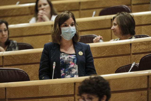 La senadora del Grupo ERC-EH Bildu Sara Bailac, durante su intervención en una sesión de control al Gobierno en el Senado.