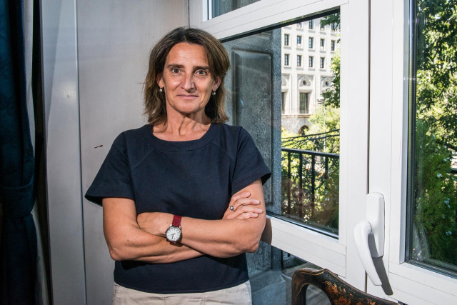 La vicepresidenta cuarta del Gobierno y ministra para la Transición Ecológica, Teresa Ribera, posa tras una entrevista con Europa Press en la sede del Ministerio, en Madrid (España) a 4 de agosto de 2020.