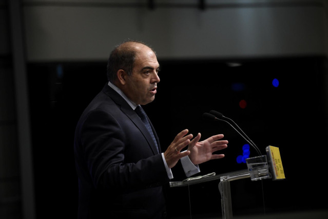 El presidente de la Federación Nacional de Asociaciones de Trabajadores Autónomos (ATA), Lorenzo Amor, ofrece declaraciones a los medios de comunicación tras su reunión con la ministra de Trabajo y Economía Social, Yolanda Díaz, en el Ministerio de Trabaj