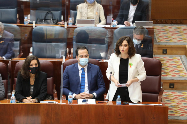 La presidenta de la Comunidad de Madrid, Isabel Díaz Ayuso, interviene durante una sesión de control al Gobierno en la Asamblea