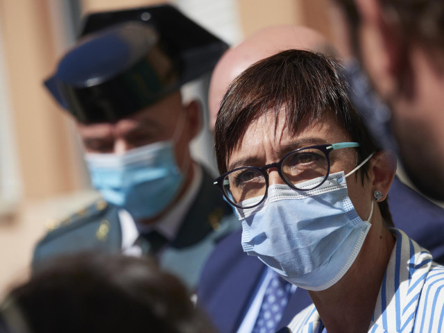 La directora general de la Guardia Civil, María Gámez, atiende a los medios en una visita a Pamplona