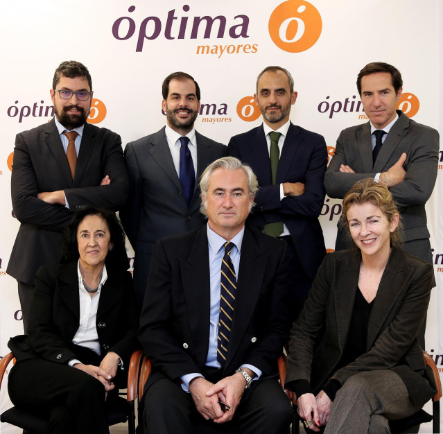 El equipo de Óptima Mayores, liderado por su consejero delegado Ángel Cominges.