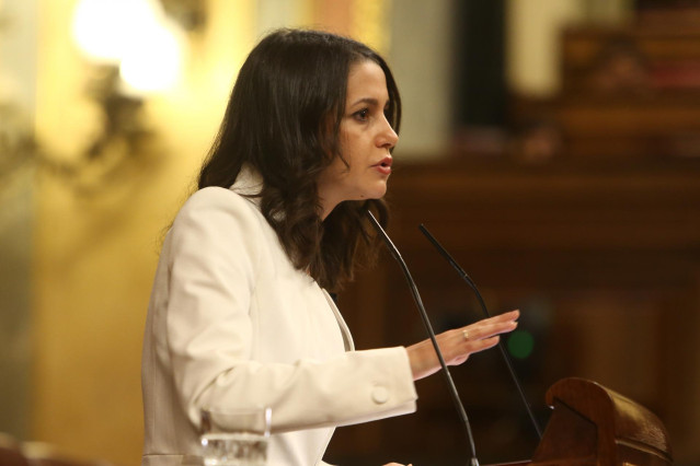 La presidenta de Ciudadanos, Inés Arrimadas, en la tribuna del Congreso de los Diputados.