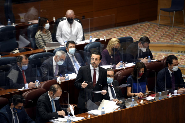 El consejero de Hacienda y Función Pública de la Comunidad de Madrid, Javier Fernández-Lasquetty, interviene durante una sesión de control al Gobierno en la Asamblea de Madrid (España), a 12 de noviembre de 2020. El Gobierno regional informará este jueves