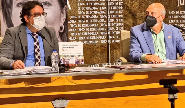 El vicepresidente segundo de la Junta y consejero de Sanidad, José María Vergeles, en rueda de prensa