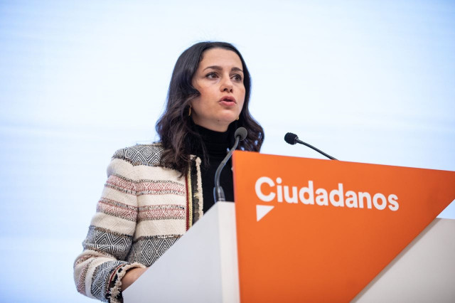 La presidenta de Ciudadanos, Inés Arrimadas, en rueda de prensa en la sede del partido.