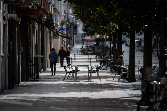 Terrazas vacías en el centro de Vitoria