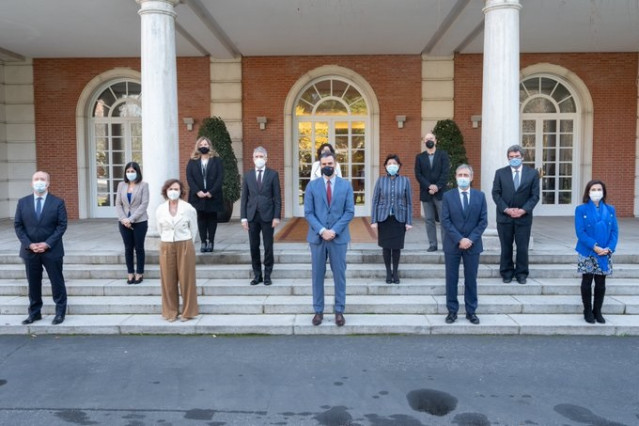 El presidente del Gobierno, Pedro Sánchez, en la reunión en Moncloa con los patronos de la Fundación del Centro Memorial de las Víctimas del Terrorismo