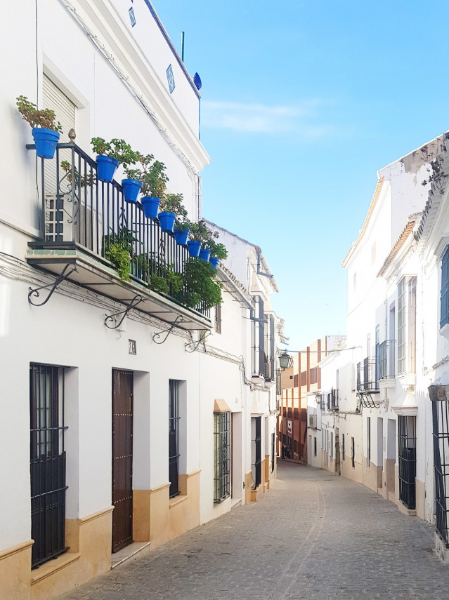 Una calle de un pueblo.