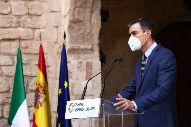 El presidente del Gobierno, Pedro Sánchez, y el presidente del Consejo de Ministros de Italia, Giuseppe Conte, durante la XIX Cumbre hispano-italiana en Palma de Mallorca