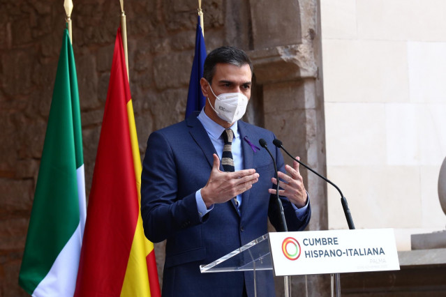 El presidente del Gobierno, Pedro Sánchez, y el presidente del Consejo de Ministros de Italia, Giuseppe Conte, durante la XIX Cumbre hispano-italiana en Palma de Mallorca