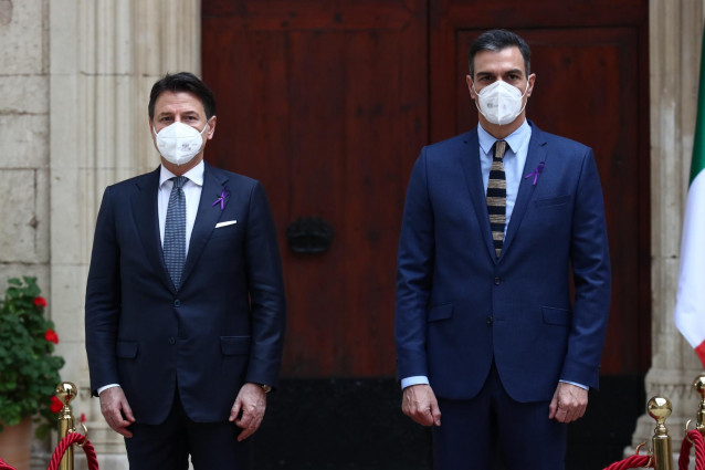 El presidente del Gobierno, Pedro Sánchez, y el presidente del Consejo de Ministros de Italia, Giuseppe Conte, durante la XIX Cumbre hispano-italiana en Palma de Mallorca