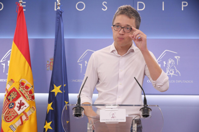 El líder de Más País, Íñigo Errejón, interviene durante la rueda de prensa posterior a la reunión de la Junta de Portavoces en el Congreso de los Diputados, en Madrid (España), a 27 de octubre de 2020.