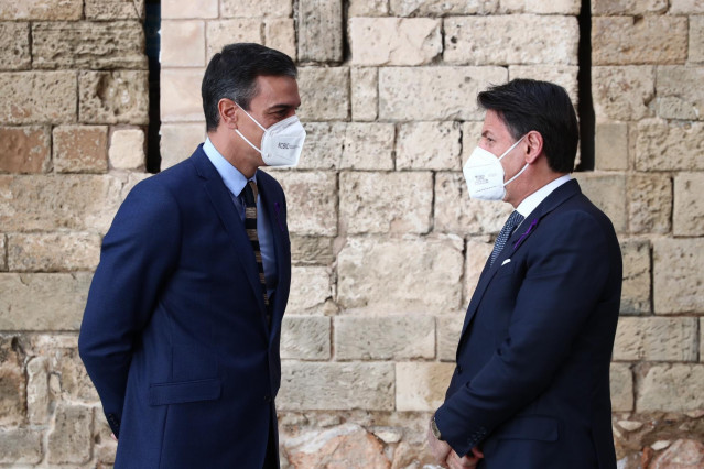 El presidente del Gobierno, Pedro Sánchez, y el presidente del Consejo de Ministros de Italia, Giuseppe Conte, durante la XIX Cumbre hispano-italiana en Palma de Mallorca