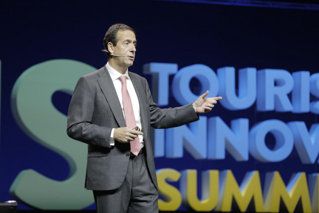 El consejero delegado de CaixaBank, Gonzalo Gortázar, este miércoles durante su participación en Sevilla en el Tourism Innovation Summit (TIS).