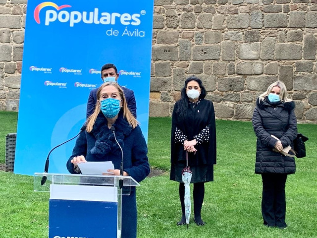 Ana Pastor en el acto del PP de Ávila.