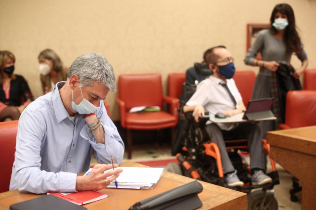 El diputado de EH Bildu, Oskar Matute, durante la Comisión de Presupuestos en el Congreso