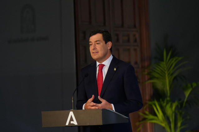 El presidente de la Junta de Andalucía, Juanma Moreno, en una rueda de prensa.