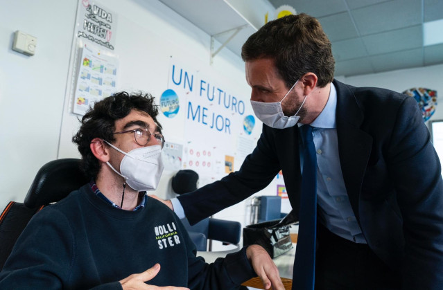 El presidente del Partido Popular, Pablo Casado, visita el Colegio de Educación Especial Bobath. En Madrid, a 26 de noviembre de 2020.