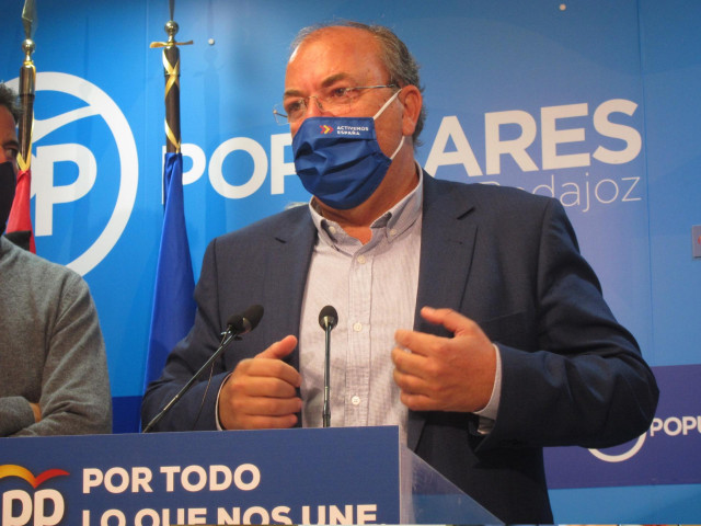 El presidente del PP extremeño, José Antonio Monago, en rueda de prensa