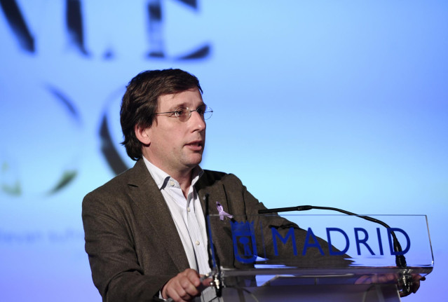 El alcalde de Madrid, José Luis Martínez-Almeida, interviene en el acto institucional con motivo del Día Internacional de la Eliminación de la Violencia contra la Mujer, en Madrid (España), a 25 de noviembre de 2020.
